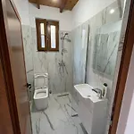Pensión Xhovani Zelna 3*