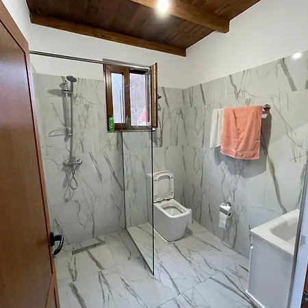 Xhovani Zelna Guest house Nderlysaj